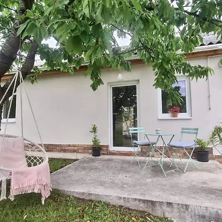 Eletvirag Rezidencia Es Vendeglak *